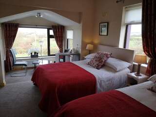 Отели типа «постель и завтрак» Mount Edward Lodge Grange Deluxe Triple Room with Sea and Mountain View-2