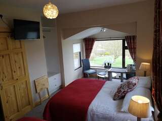 Отели типа «постель и завтрак» Mount Edward Lodge Grange Deluxe Triple Room with Sea and Mountain View-4