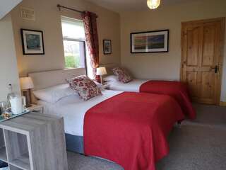 Отели типа «постель и завтрак» Mount Edward Lodge Grange Deluxe Triple Room with Sea and Mountain View-5